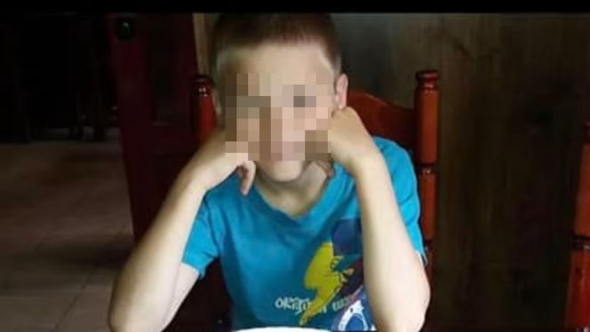 Matka trzymała synka, ojczym go torturował. Sebastian nie przeżył! 100 uderzeń w pół godziny