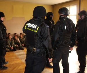 Ćwiczenia antyterrorystyczne w jednej ze szczecińskich szkół