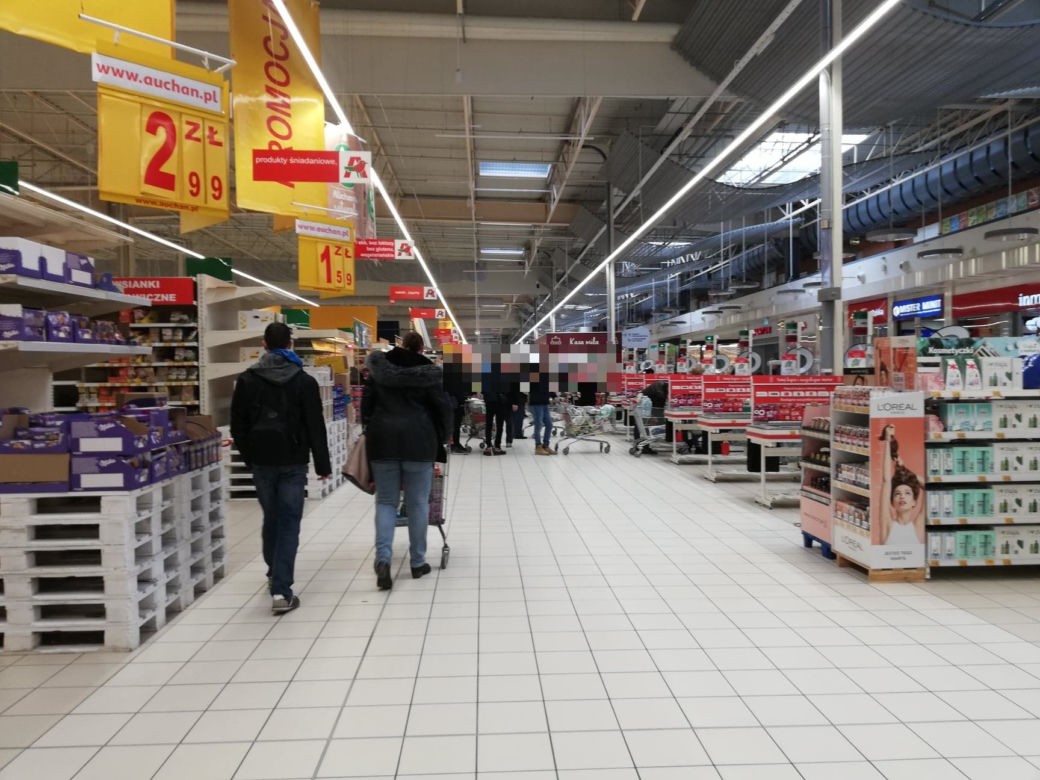 Koronawirus. Bydgoszczanie szturmują sklepy! Z półek znika żywność 