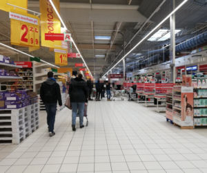 Koronawirus. Bydgoszczanie szturmują sklepy! Z półek znika żywność 