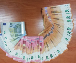 Bułgarzy OSZUKIWALI w kantorach! Wpadli dzięki kasjerce z Ciężkowic
