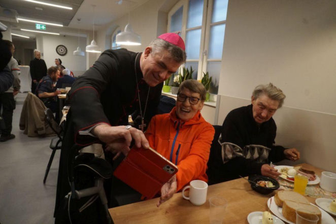 Poznań: 1400 osób na śniadaniu wielkanocnym Caritas