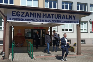 Matura 2022 język polski: komentarze uczniów! Czy była trudna? [GALERIA, AUDIO]