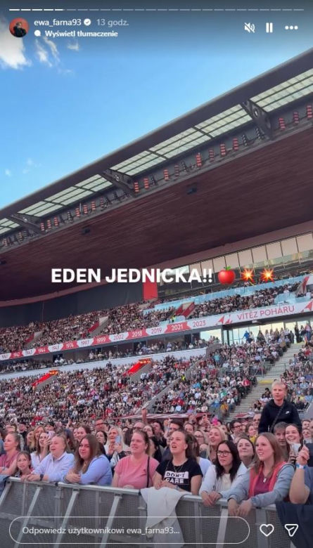 Ewa Farna na stadionie w Pradze