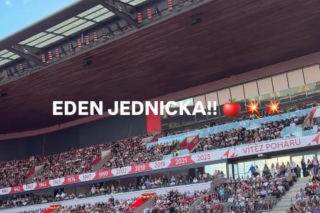 Ewa Farna na stadionie w Pradze