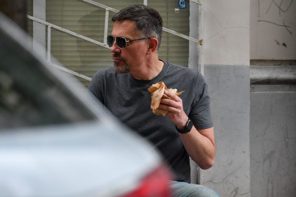 Krzysztof Ibisz potajemnie objada się fast foodami