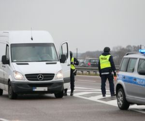 Policja sprawdza pojazdy na S8