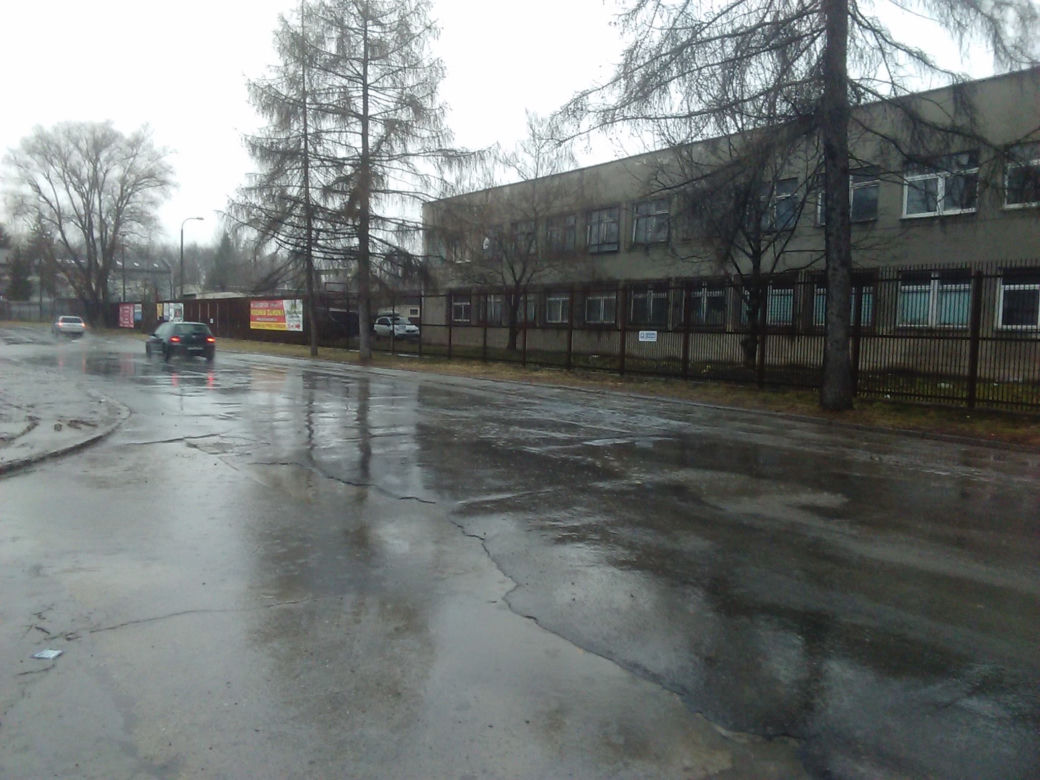Koszmarny stan dróg w Małym Płaszowie. Mieszkańcy czekają na remont już od kilku lat [ZDJĘCIA, AUDIO]