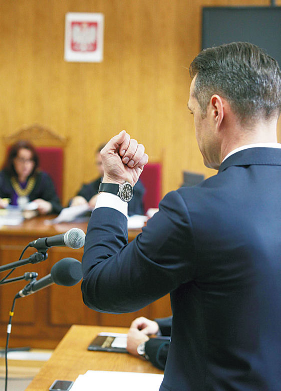 Sławomir Nowak do sądu przyszedł z mamusią