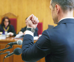 Sławomir Nowak do sądu przyszedł z mamusią