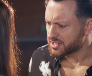 Na Wspólnej odc. 3277. Marta (Joanna Jabłczyńska), reżyser Halicki (Adam Szczyszczaj)