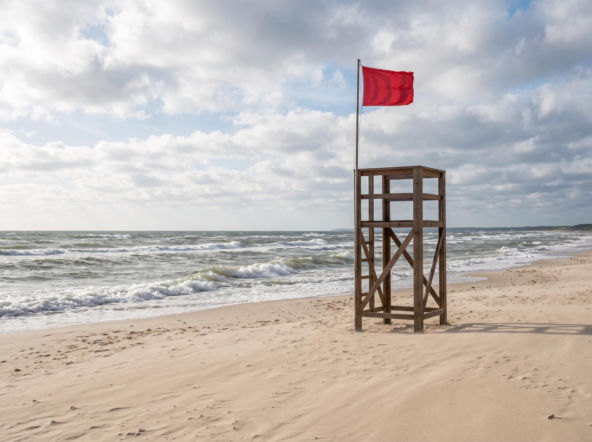 Sinice Dąbki. Czy w Dąbkach można się kąpać 21.07? Flaga, warunki pogodowe