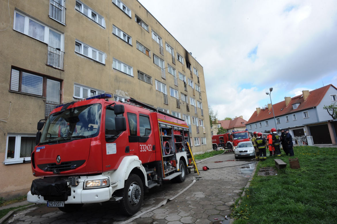 Koszalin: Dwie osoby zginęły w pożarze mieszkania. Ewakuowano prawie 50 osób 