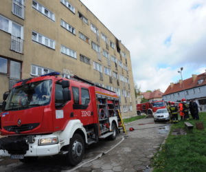Koszalin: Dwie osoby zginęły w pożarze mieszkania. Ewakuowano prawie 50 osób 