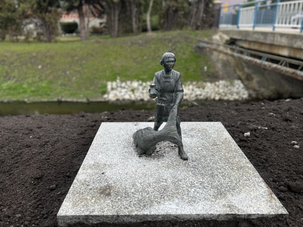 Rzeźby Szewczyków nową atrakcją Kazimierza Biskupiego