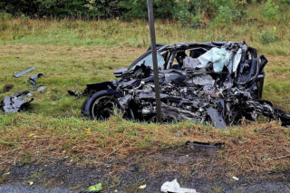 Śmiertelny wypadek pod Białą Podlaską. Ciężarówka z drewnem w rowie, kierowca osobówki nie żyje