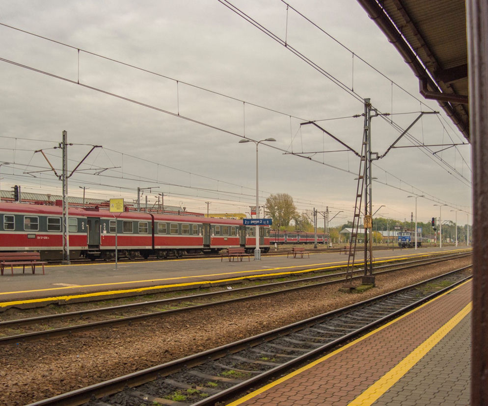 Cisza i spokój na peronach rzeszowskiego dworca [ZDJĘCIE DNIA]