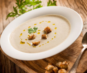 Krem z pieczonego pora i jabłka – aksamitna zupa z sekretem, który podkręca smak