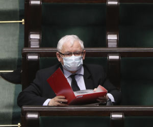  Sejm głosuje a Kaczyński szpera w ...
