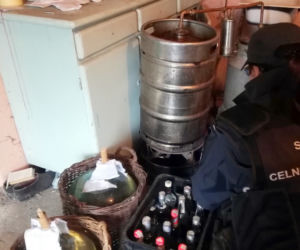 Narewka. Bimbrownik wpadł pędzeniu nielegalnego alkoholu [ZDJĘCIA]