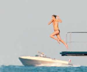 Kate Moss robi plum!