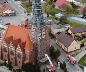 Pijany wszedł na wieżę kościoła. Ściągnęli go strażacy