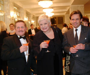 Święta wojna wraca do Telewizji Polskiej. Oto aktorzy