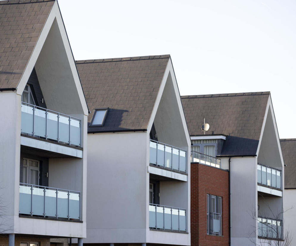 Pokrycia dachowe – rodzaje, trwałość, ciężar i dopasowanie do nachylenia