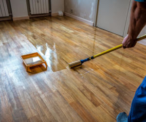 Zabezpieczenie drewna: techniki, preparaty i zasady doboru wykończenia