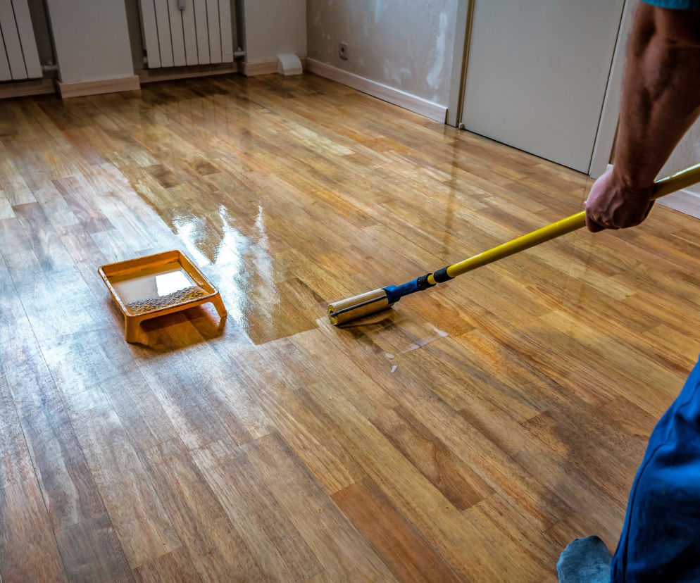 Zabezpieczenie drewna: techniki, preparaty i zasady doboru wykończenia