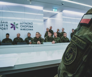 Radomscy terytorialsi pomagają na lotnisku Chopina