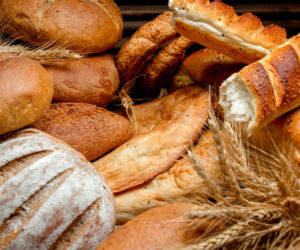 To najlepszy chleb z Biedronki. Dietetyk wskazał, który rodzaj pieczywa wybrać