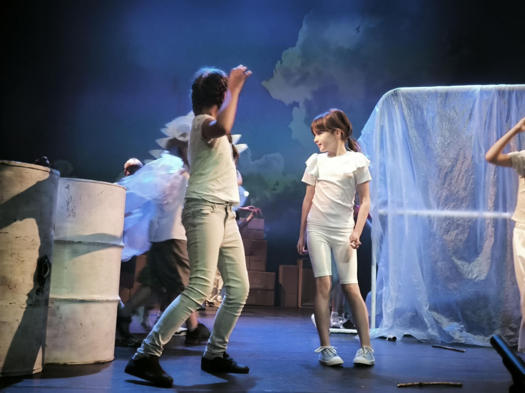Spektakl na zakończenie warsztatów teatralnych w Teatrze Miejskim w Lesznie 