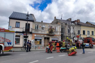 W centrum Łosic zawalił się szczyt kamienicy. Lądował helikopter LPR!