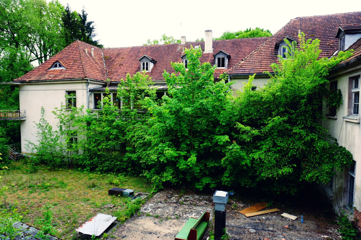 Opuszczony szpital rehabilitacyjny dla dzieci w Wielkopolsce [GALERIA]
