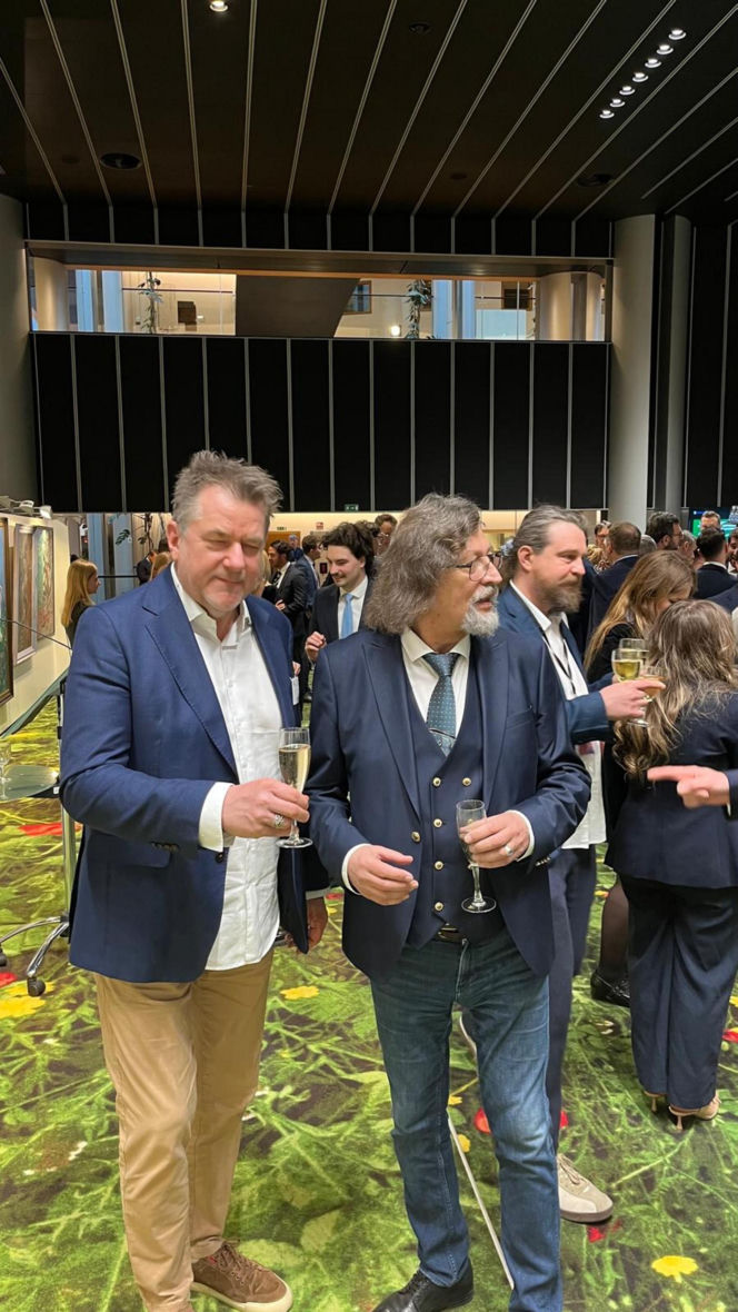 Kuzyn Kaczyńskiego pokazał swoje dzieła w Parlamencie Europejskim. Była premier wśród gości wystawy