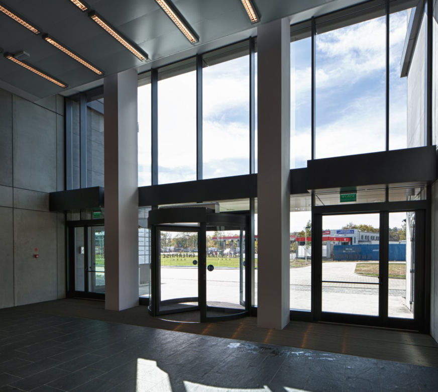Wejscie do jednego z biurowców - Enterprise Park