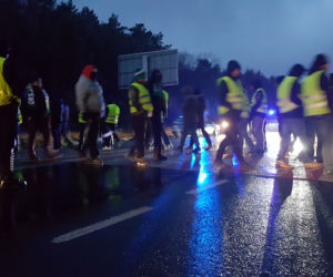 To żenada, żeby polityka  rządziła sportem! Kibice w obronie GKS Bełchatów wyszli na ulicę!