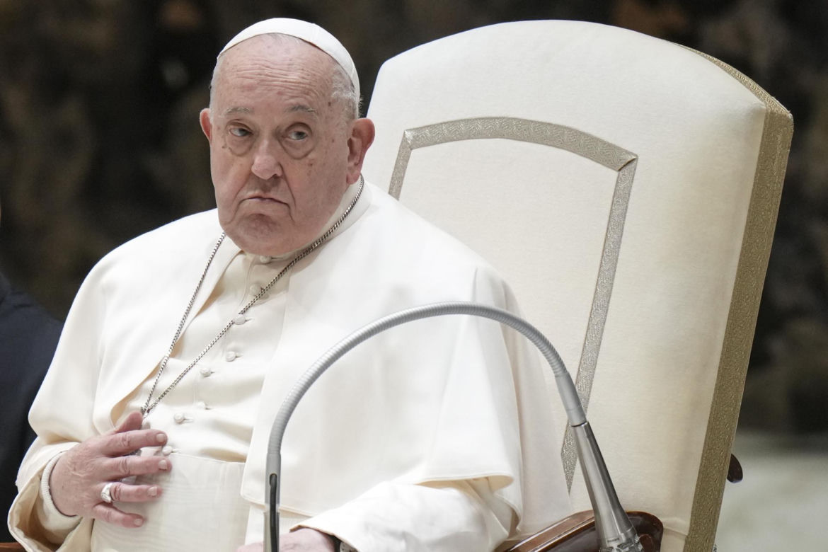 Wierni modlą się za Papieża Franciszka