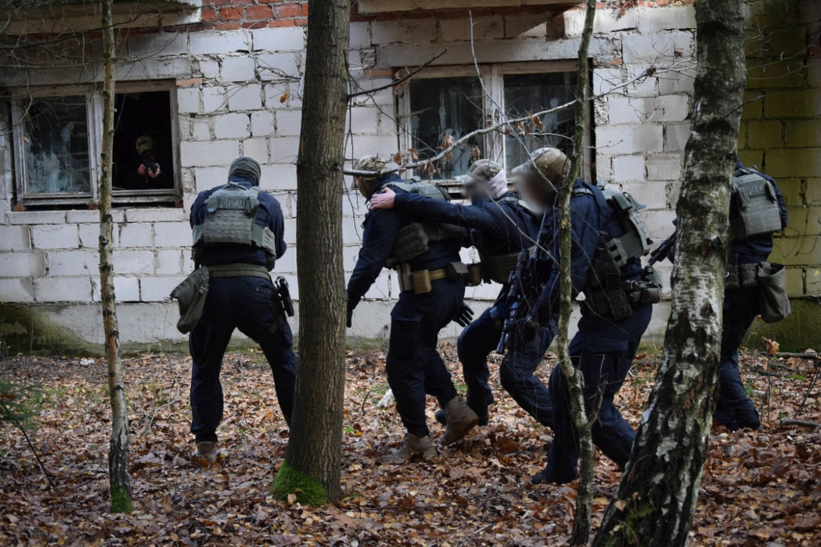 Jak z rąk terrorystów odbić głowę państwa? Ćwiczenia kontrterrorystów z Rzeszowa
