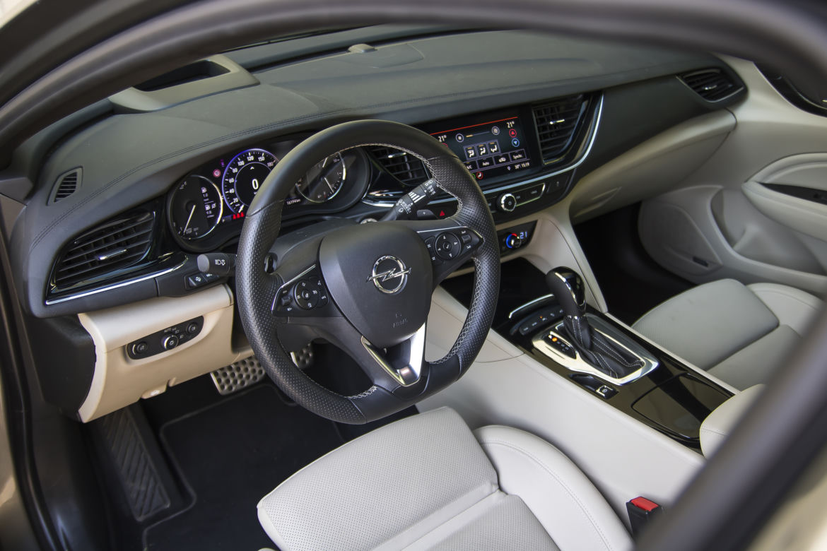 Opel Insignia Country Tourer 1.6 Turbo 200 KM A6