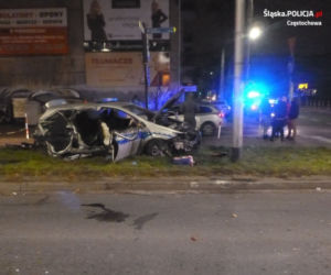 Dramatyczny wypadek radiowozu w centrum Częstochowy. Ranni policjanci trafili do szpitala [ZDJĘCIA]