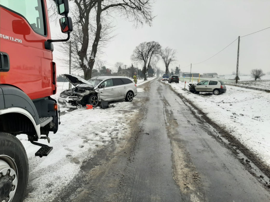 Chwile grozy w gminie Chełmża. Zobacz jak wyglądały samochody po zderzeniu!