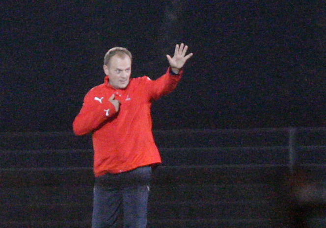 Donald Tusk gra w piłkę