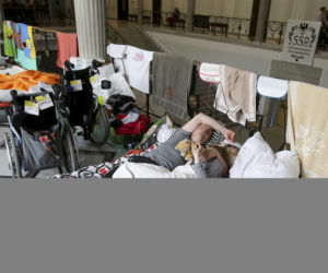 SYNU, DAJ NIEPEŁNOSPRAWNYM 500 ZŁ.