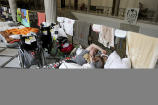 SYNU, DAJ NIEPEŁNOSPRAWNYM 500 ZŁ.