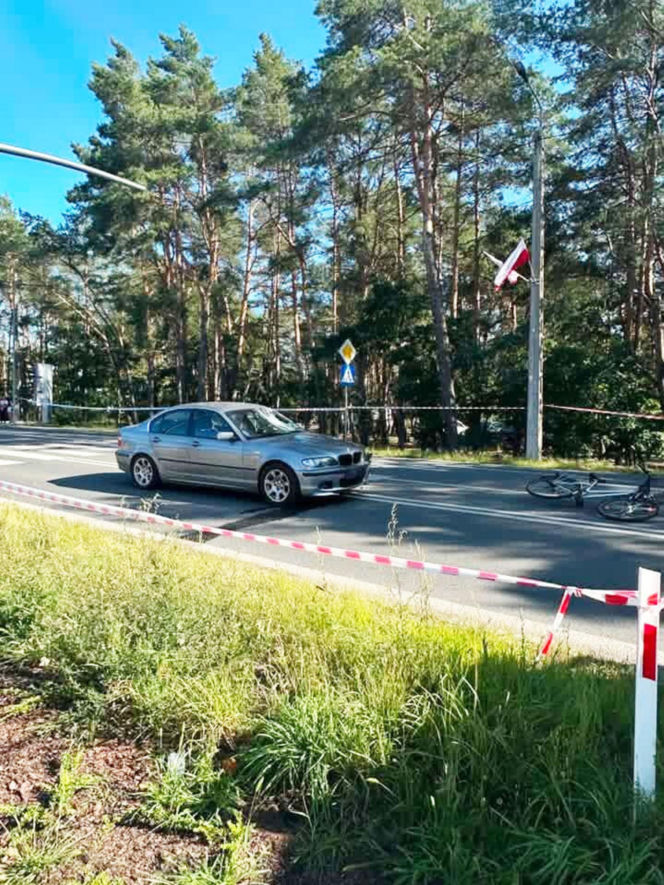 16-latka wjechała na rowerze na przejście dla pieszych i została potrącona przez 20-latka w BMW. Nastolatka w ciężkim stanie
