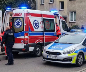 Śmierć w karetce po policyjnej interwencji. Policja publikuje oświadczenie 