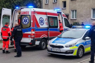 Śmierć w karetce po policyjnej interwencji. Policja publikuje oświadczenie 