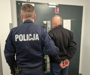 Zmasakrowali 51-latka kastetem i okradli! Trójka bandytów zatrzymana